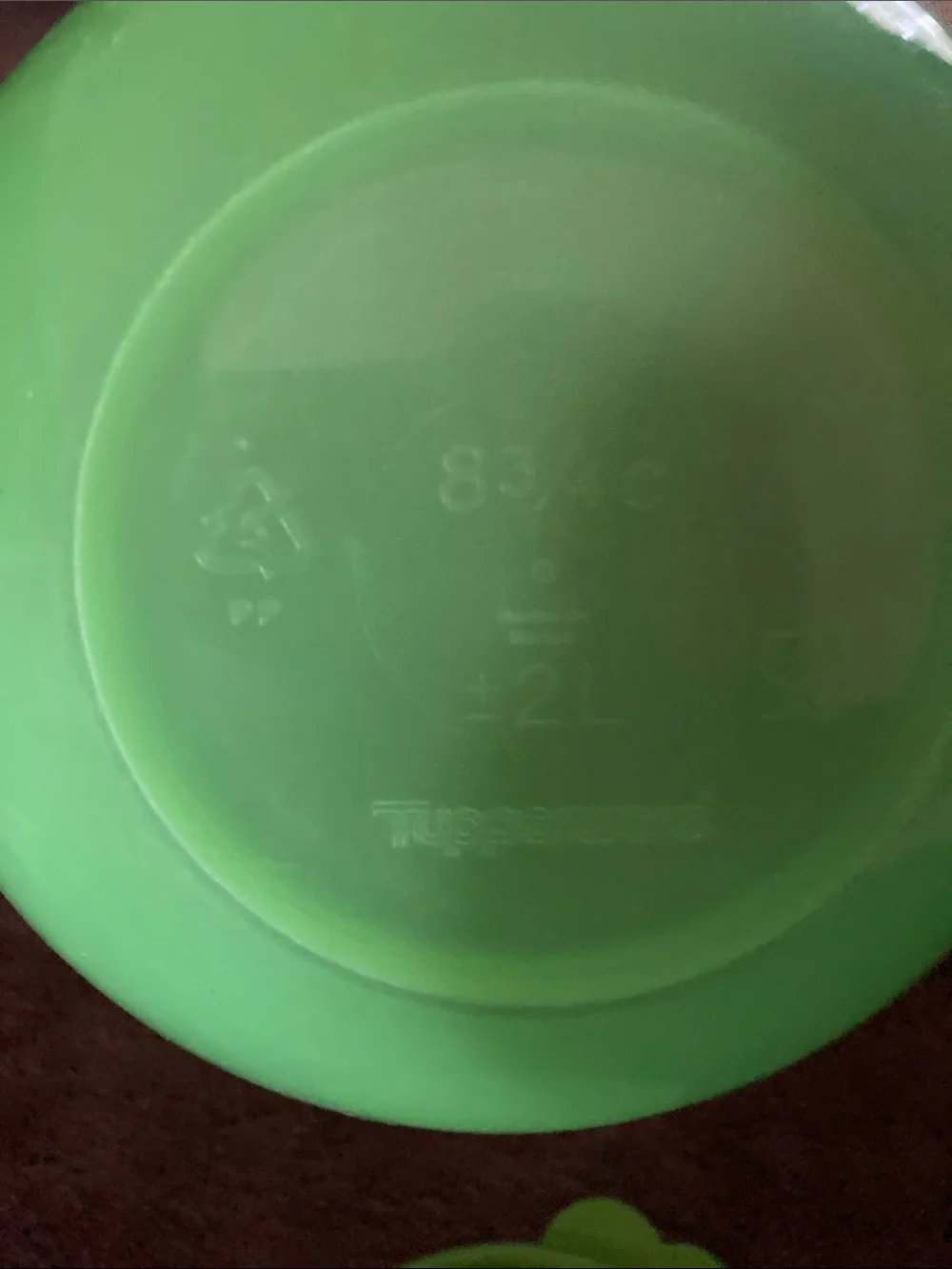 Tupperware vintage bowl with cover